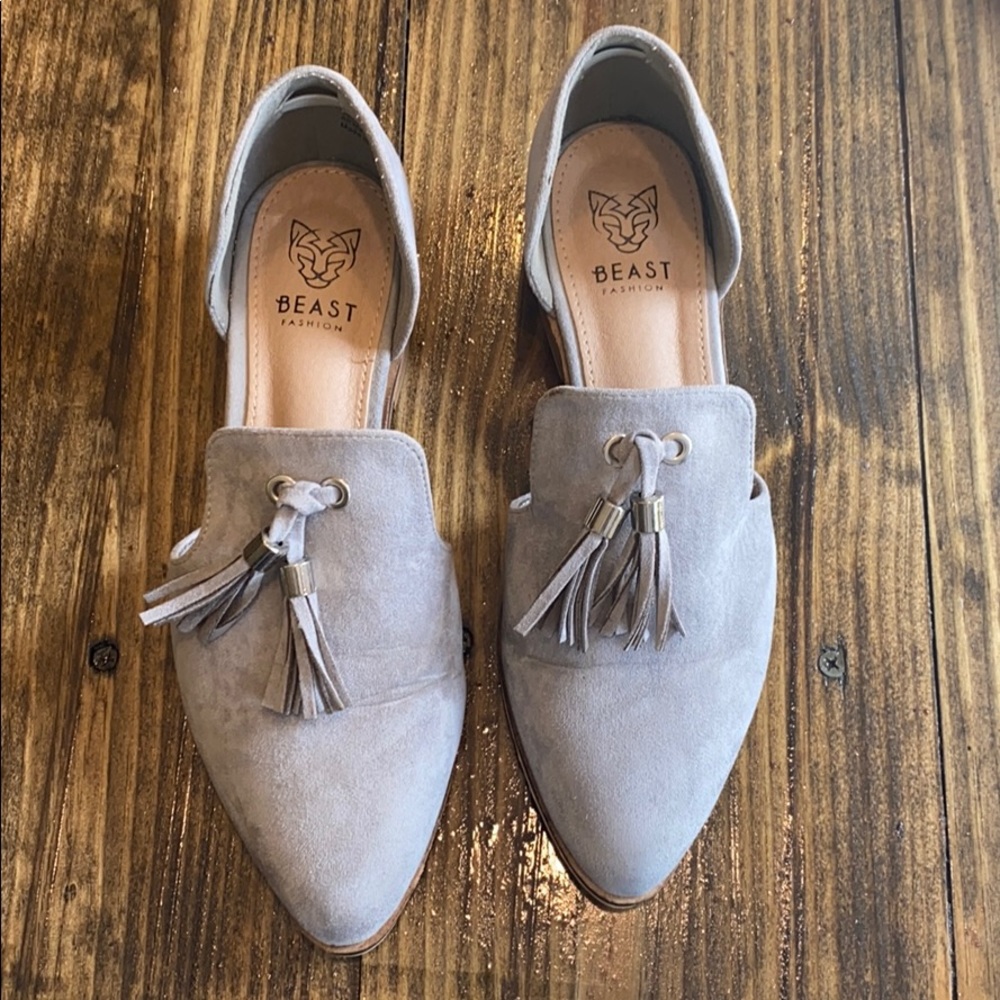 Beast Fashion Gray Faux Suede Tassel Flats